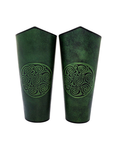 Keltische Spiralarmbänder aus grün geprägtem Leder