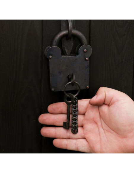 Candado medieval cuadrado con llaves,...