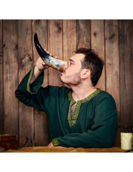 Wikingerhorn mit eingraviertem Kreuz,...