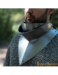Gorjal medieval con babera, siglo XV