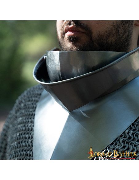 Gorjal medieval con babera, siglo XV