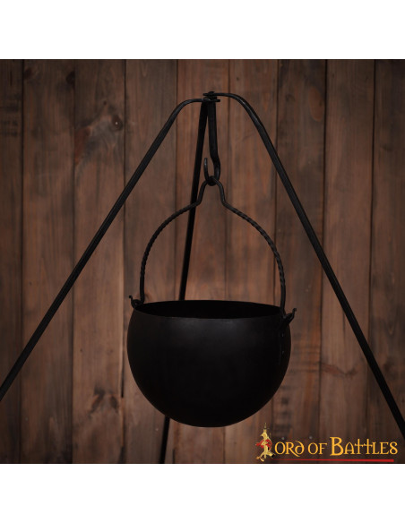 Ketel middeleeuwse keuken in smeedijzer