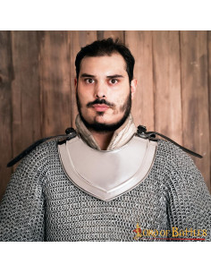 Eenvoudige middeleeuwse gorget in zacht staal