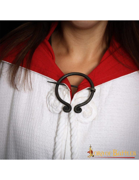 Broche til funktionel kappe af smedejern