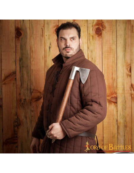 Oorlogsbijl XIV eeuw met stalen kop