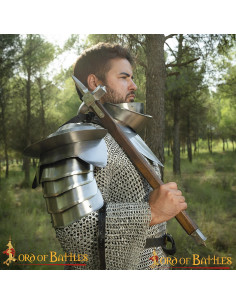 Hombreras de caballero medieval con rompe hojas
