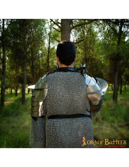 Hombreras de caballero medieval con...