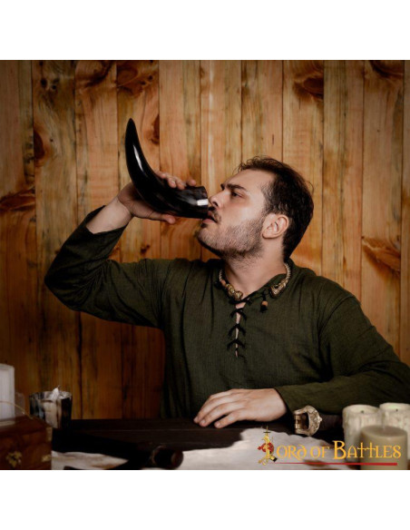 Cuerno para beber con nudos celtas...