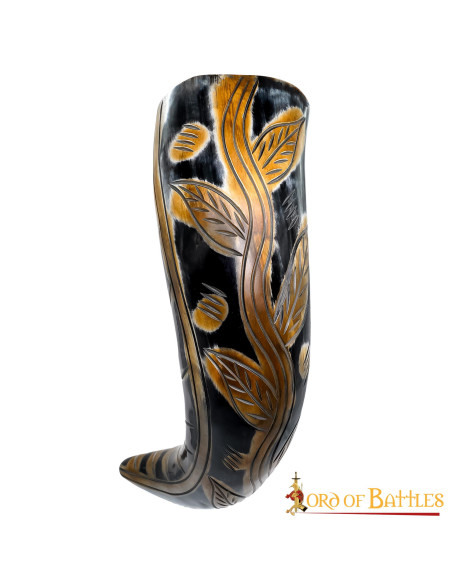 Vikingehorn med indgraverede designs...