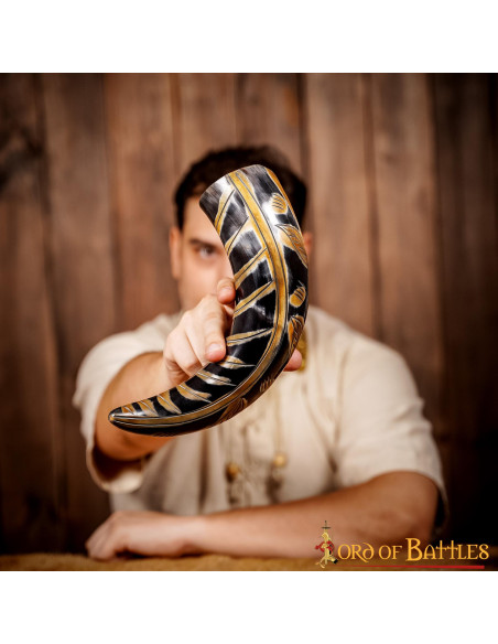 Vikinghoorn met gegraveerde ontwerpen...