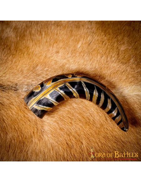 Vikingehorn med indgraverede designs...
