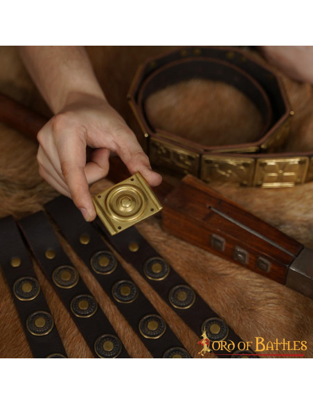 Stellen Sie 3 römische Ornamente...