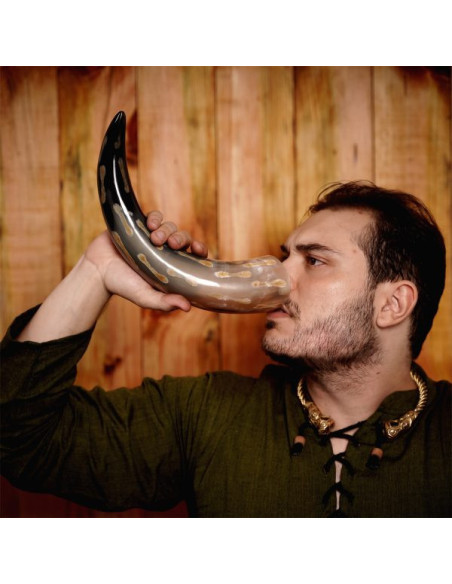 Oksehorn med forkullede pletter,...