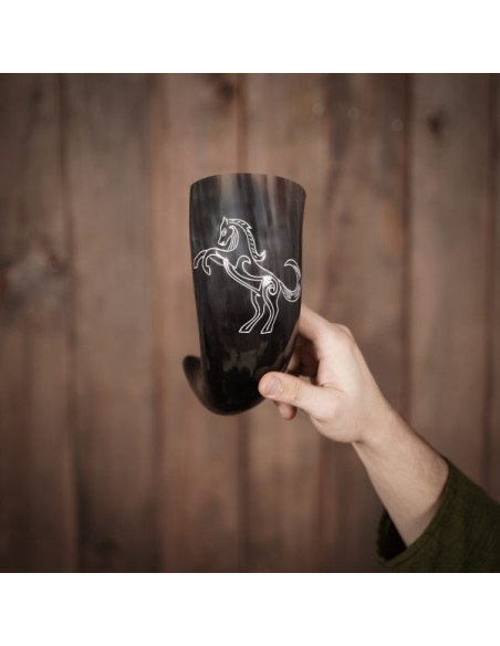 Cuerno vikingo para beber diseño... Cuerno vikingo para beber diseño...
