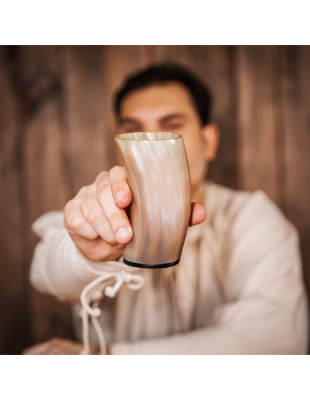 Taza vikinga en cuerno de buey para...