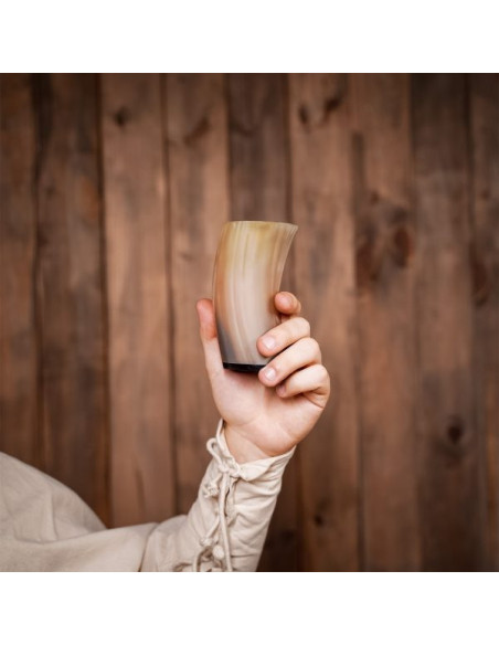 Vikingekrus i oksehorn til øl