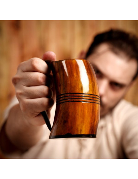 Viking mok in ossenhoorn voor bier