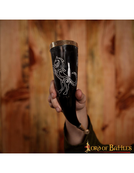 Wikinger-Hengst mit Ochsenhorn