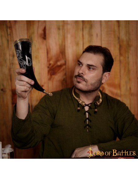 Wikinger-Hengst mit Ochsenhorn