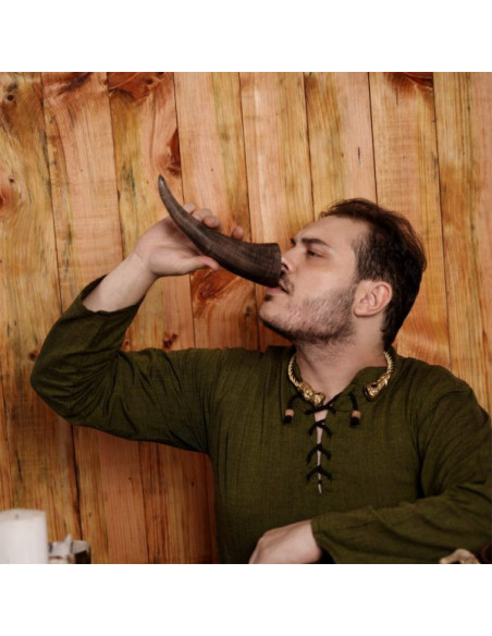 Cuerno vikingo para beber con escamas...