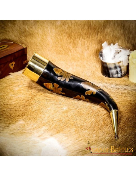 Drikkehorn med forkullede pletter og...