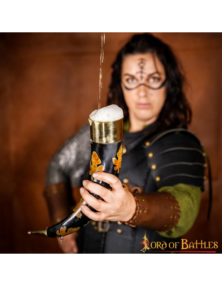 Drinkhoorn met verkoolde vlekjes en...