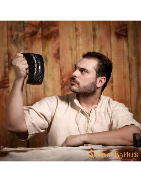 Bierkrug aus Ochsenhorn im Wikinger-Stil