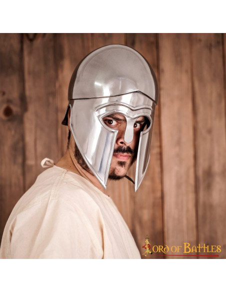 Korinthischer griechischer Helm mit... Korinthischer griechischer Helm mit...
