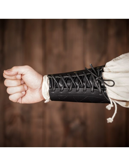 Schwarze mittelalterliche Armbänder...