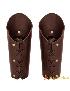 Brazaletes medieval marrones con chapones 2