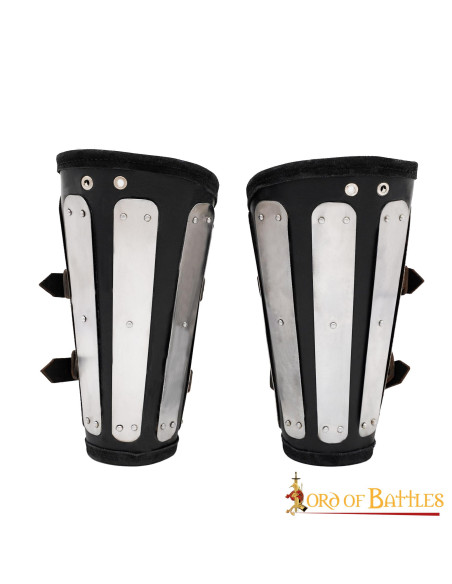 Brazaletes de cuero con protecciones...