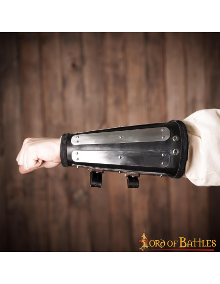 Lederarmbänder mit Metallschutz, S. XIV