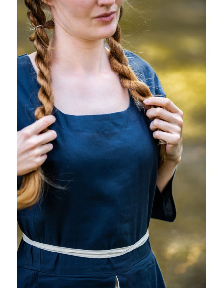 Blå-hvid middelalderlig kjole model...