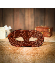 Braune Ledermaske mit geprägten Ahornblattmotiven