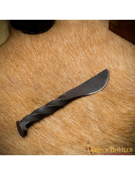 Cuchillo medieval rústico forjado a mano
