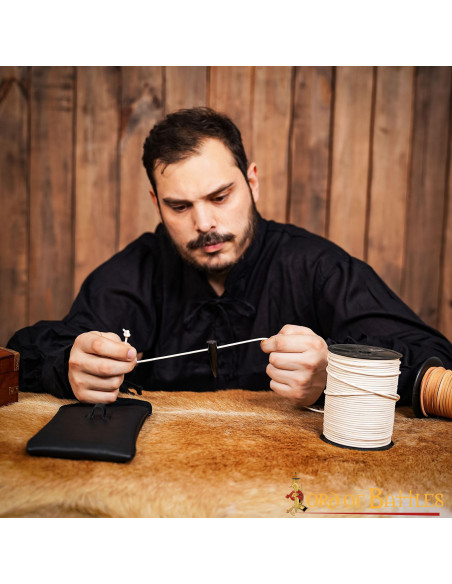 Hvid lædersnorrulle