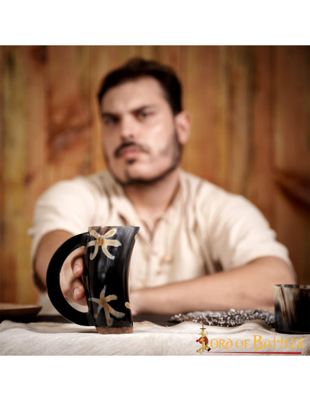 Jarra cerveza vikinga de cuerno de buey