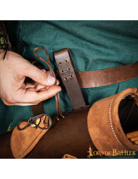 Brauner Lederköcher mit...