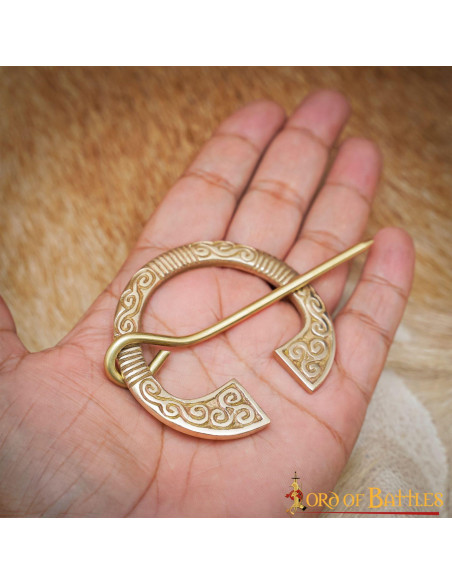 Keltisk messing fibula (7,5x5 cm.)