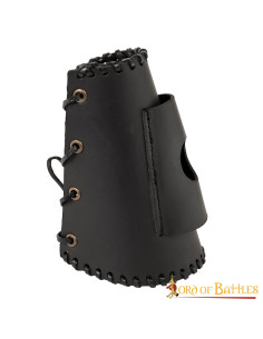 Mittelalterliche Armbänder mit Messerhalter 2