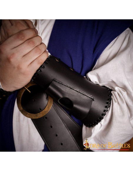 Middeleeuwse armbanden met meshouder