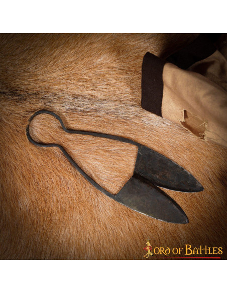 Middelalderhåndsmedet jernsaks (24 cm.)