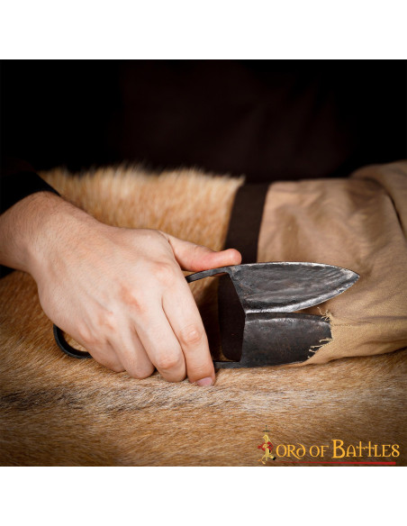 Middelalderhåndsmedet jernsaks (24 cm.)