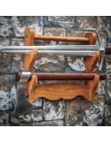 Soporte de pared en madera para colgar 2 espadas (38x30,5 cm.)