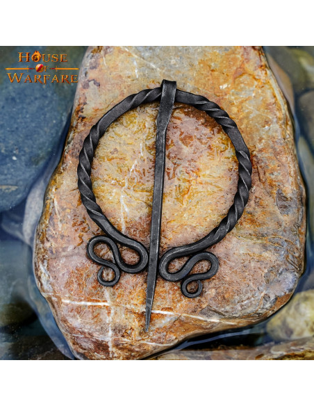 Elf historische fibula met de hand...