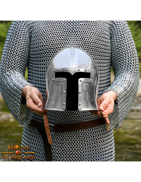 Barbuta italiana en acero, siglo XV Barbuta italiana en acero, siglo XV