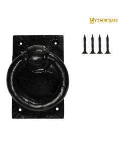Mittelalterlicher Türklopfer mit großem Ring