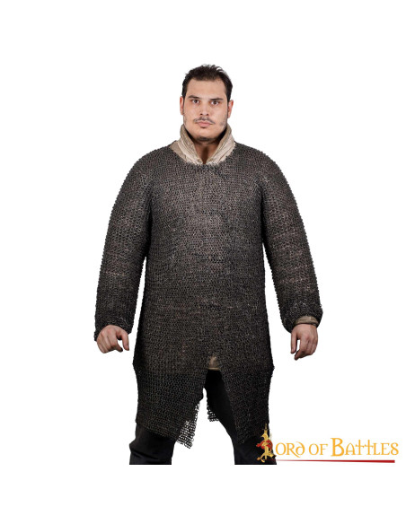 Lang middelalderlig ringbrynje med...