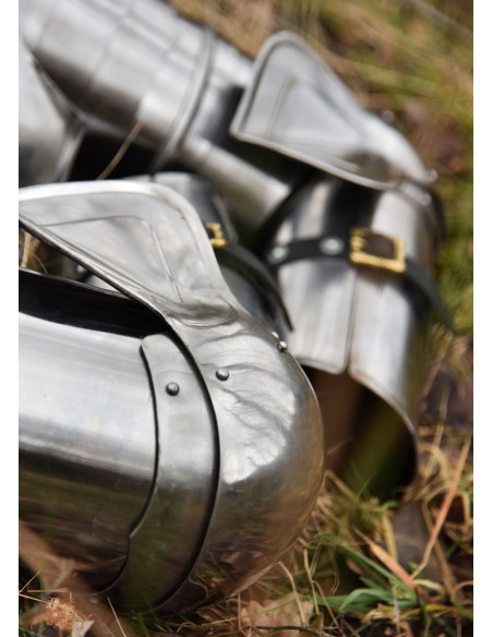 Mittelalterlicher Rüstungsarm und...