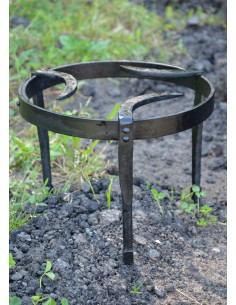 Middeleeuwse driepoot, keukenstandaard, gesmeed staal, rond